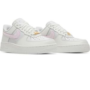 Nike air force 1’07’Chenille Swoosh